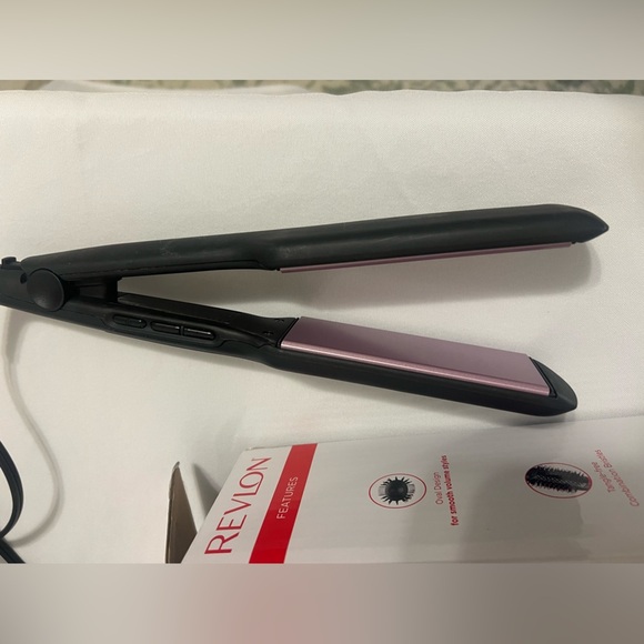Revlon Salon Hair Dryer and Volumizer & Remington Hair Straightener bundle - Picture 5 of 7
